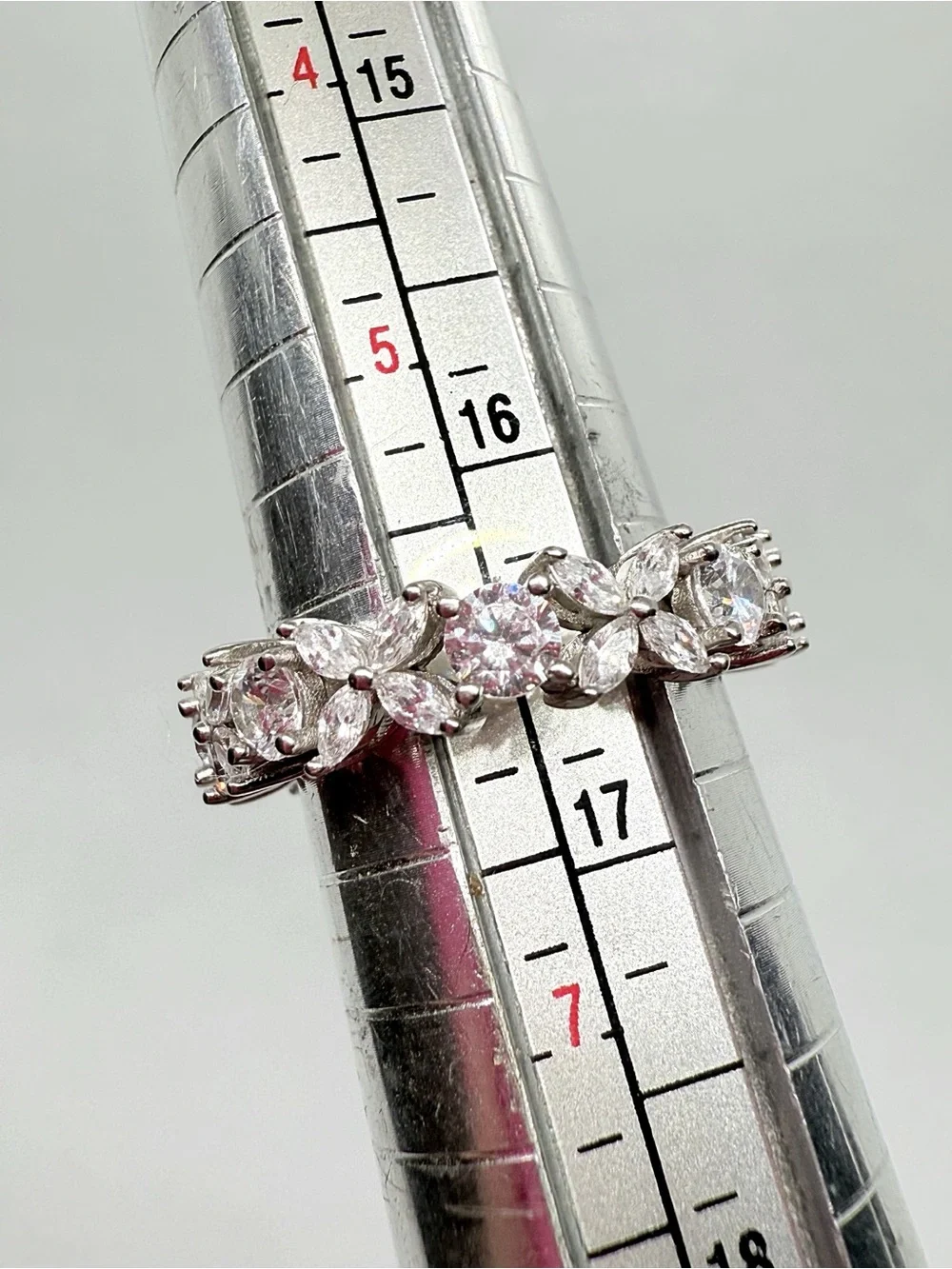 Sterling Silver Natural Zircon Floral Design Ring!